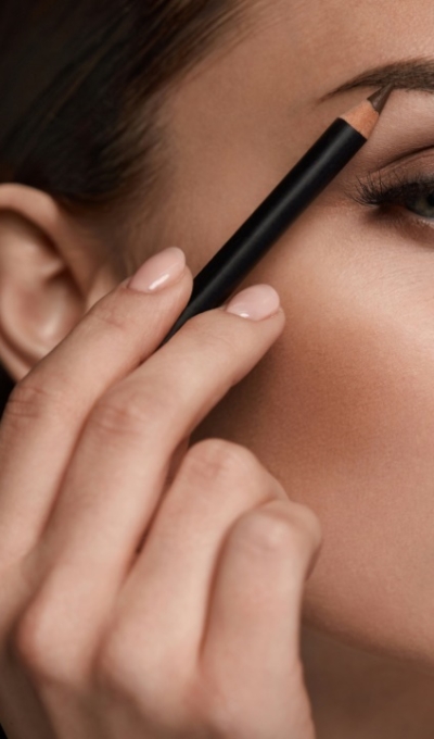 Comment utiliser un crayon à sourcils ?