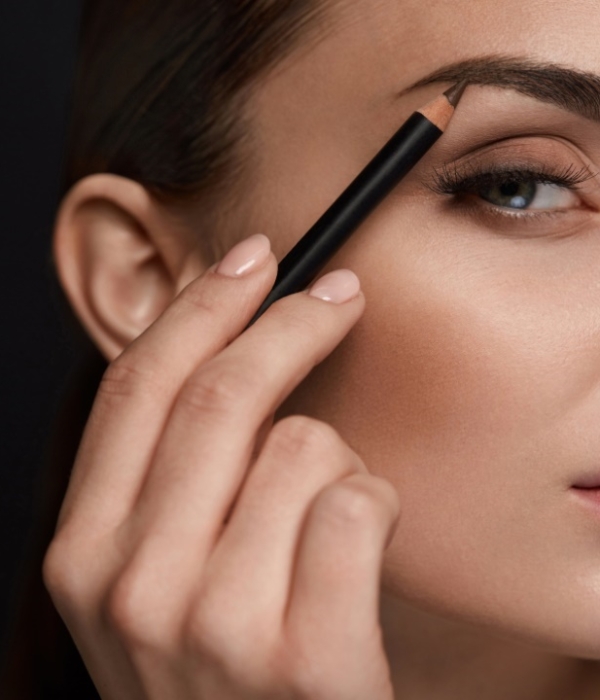 Comment utiliser un crayon à sourcils ?