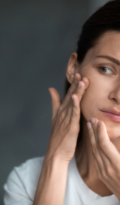 Peau du visage granuleuse : que faire ?