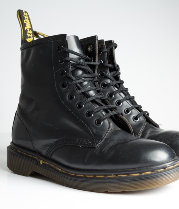 6 idées de looks pour porter une robe avec des Doc Martens