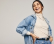 Comment porter la jupe grise avec style ?
