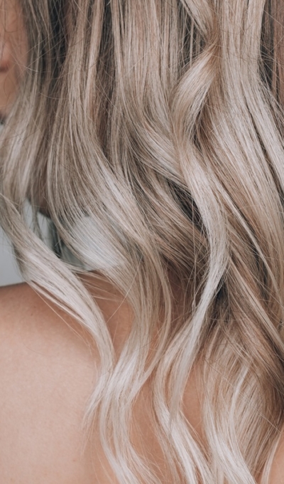 Brushing wavy : nos astuces pour le réussir
