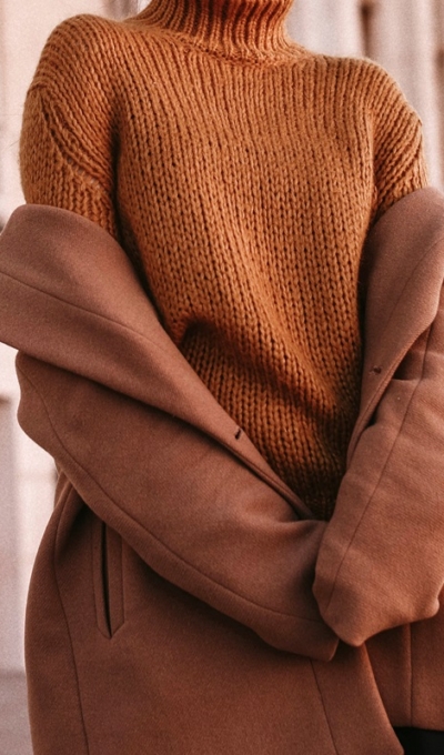 Comment porter le pull marron ?
