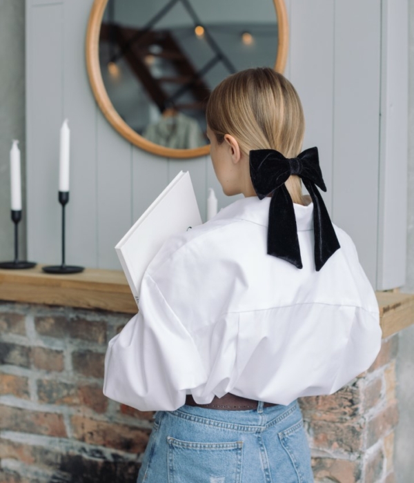 La chemise blanche n’a pas dit son dernier mot : 5 façons de la rendre irrésistiblement mode