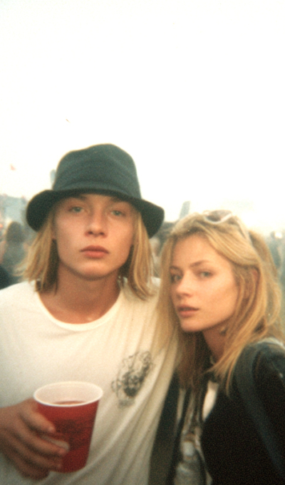 Back to basics : Comment aborder le mythique look Indie Sleaze en 2025 ?