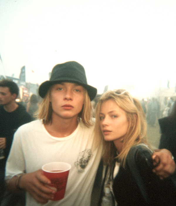 Back to basics : Comment aborder le mythique look Indie Sleaze en 2025 ?
