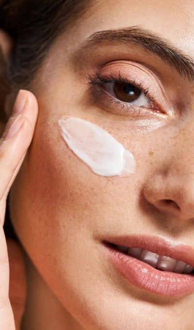 L&rsquo;évolution des ingrédients cosmétiques : un nouveau paradigme qui redéfinit l&rsquo;efficacité et la beauté naturelle